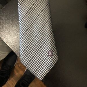 LOUIS VUITTON TIE NEVER WORN RETAIL $215